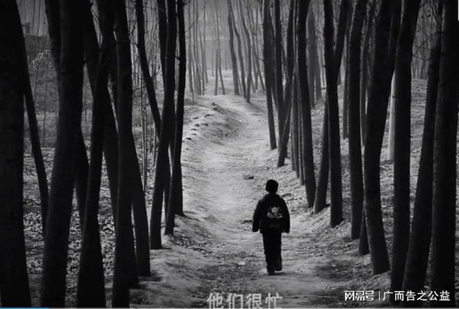外国小孩打游戏吗_外国小孩手机玩游戏视频_视频外国小孩玩手机游戏