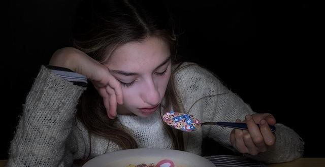 外国小孩打游戏吗_外国小孩手机玩游戏视频_视频外国小孩玩手机游戏